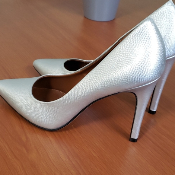 Heels - Picture 2 of 2